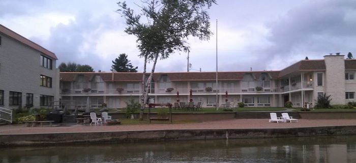 Inland House (This Ole House Motor Inn, Conway Inn) - Web Listing
